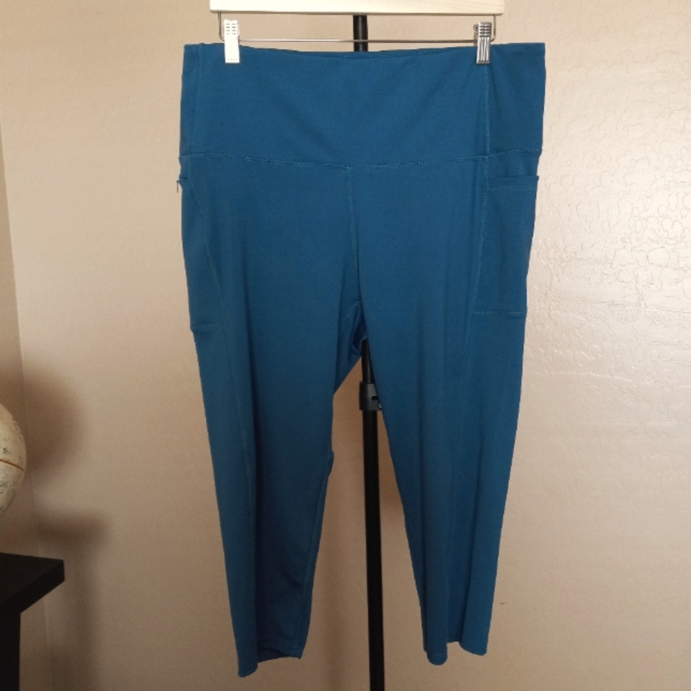 Adrienne Vittadini Sport Crop Leggings